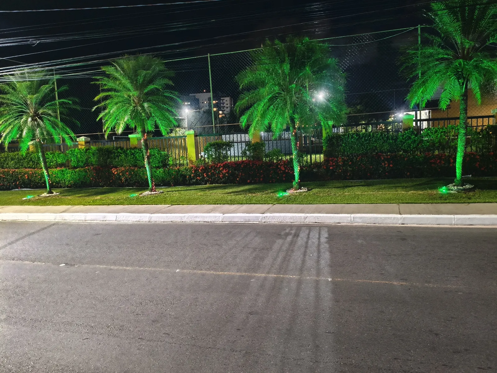 Iluminação paisagística instalada em área externa
