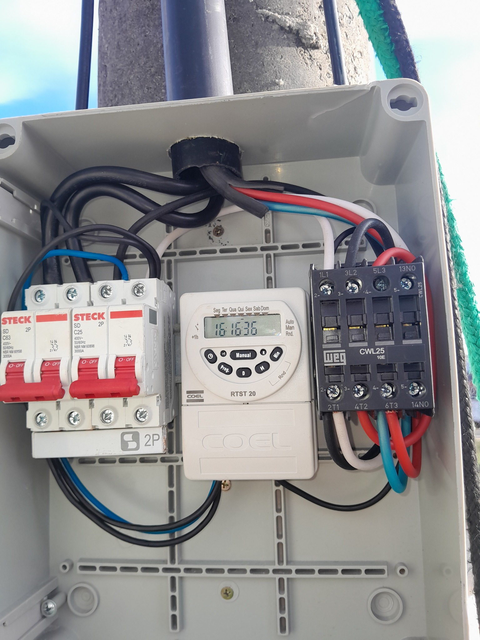 Quadro elétrico com temporizador e contatores