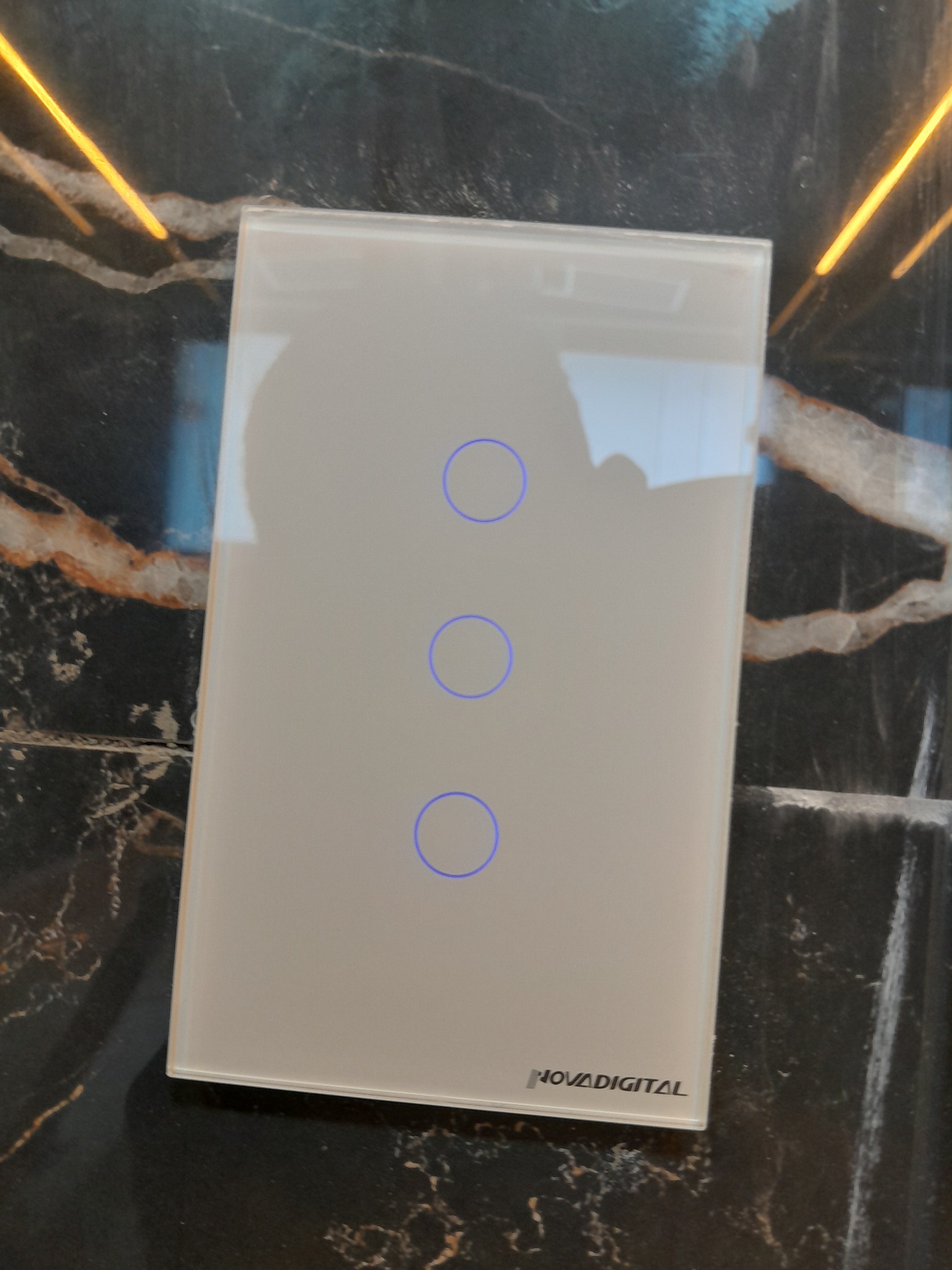 Interruptor touch com design minimalista