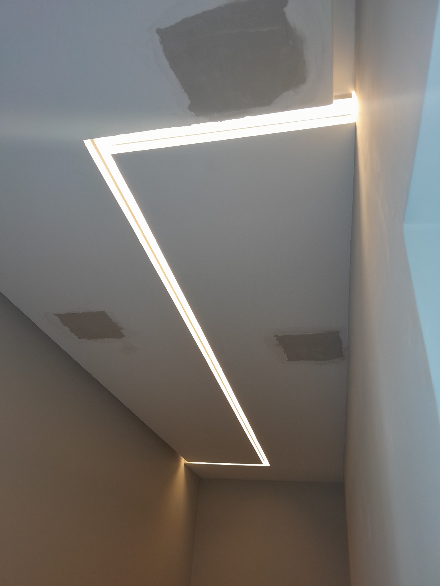 Teto com fita de LED embutida